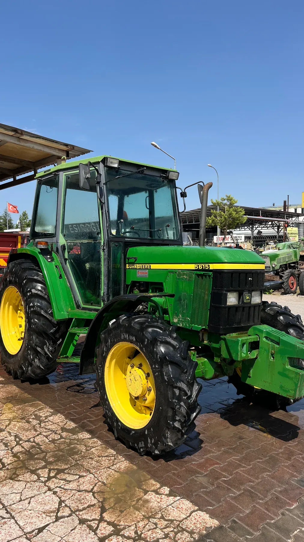 John Deere 5615
