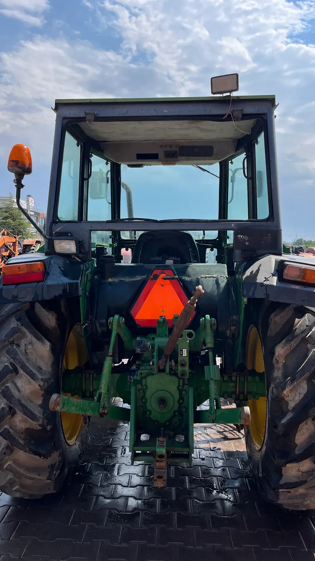 John Deere 5615 - 5