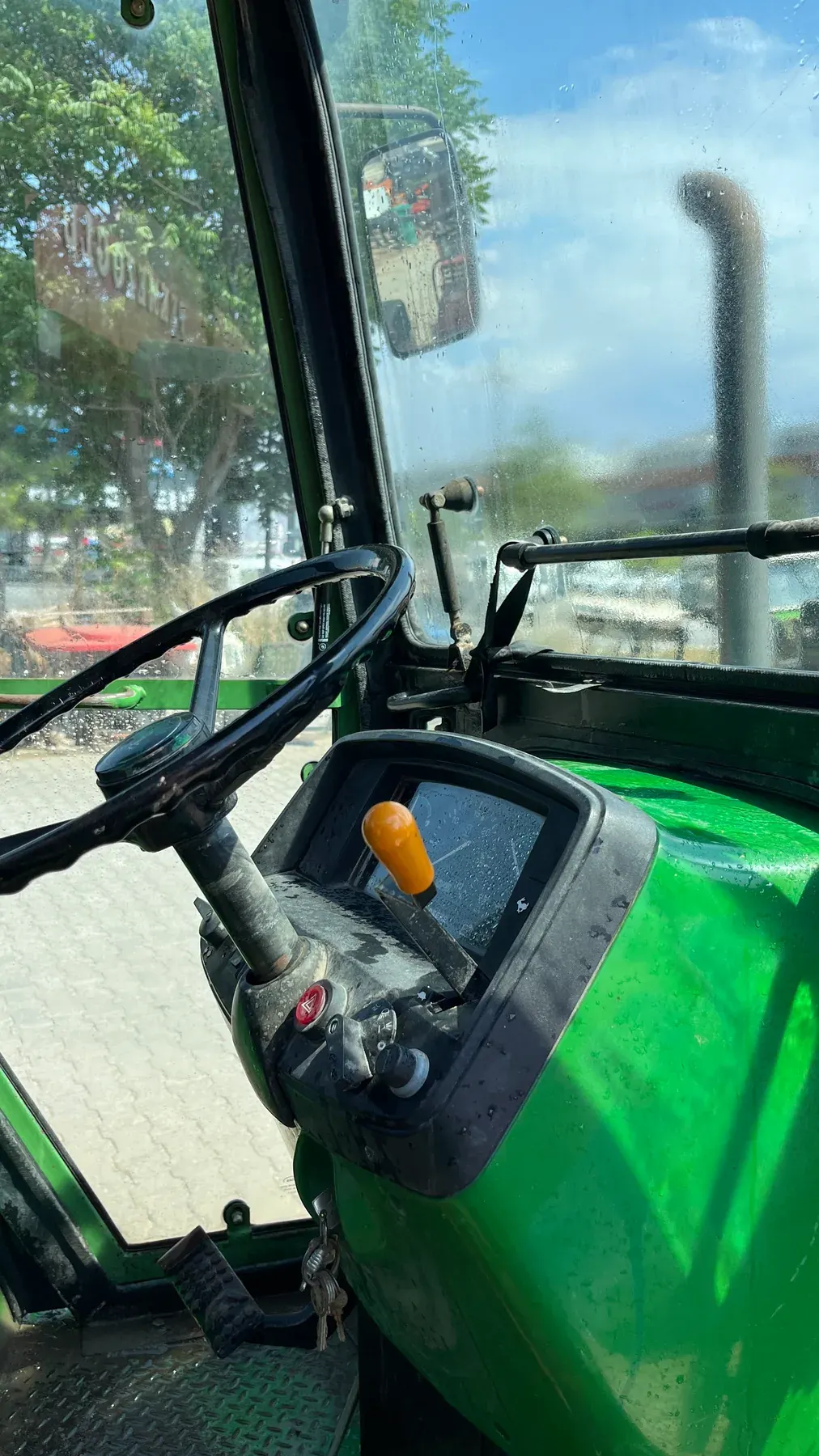 John Deere 5615 - 9