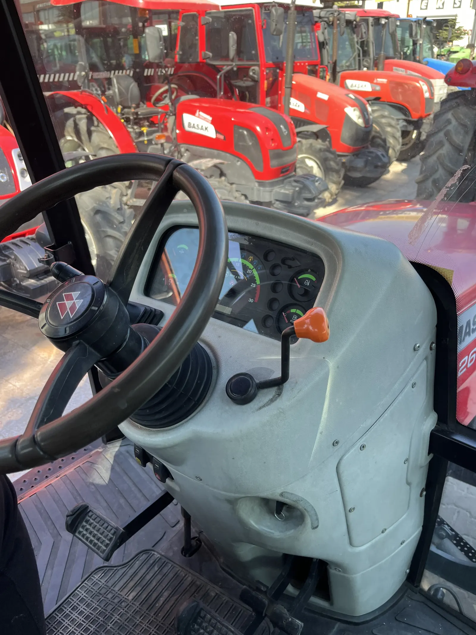 Massey Ferguson 2635 - 9
