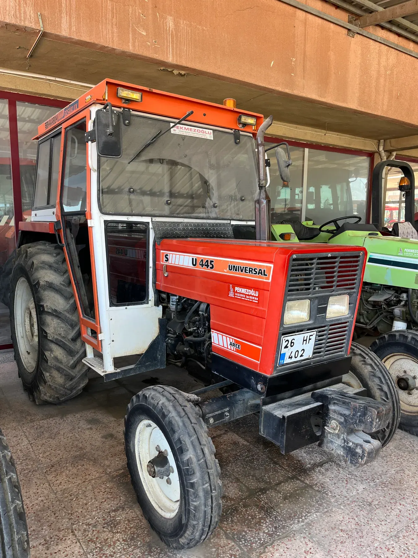 Universal 445