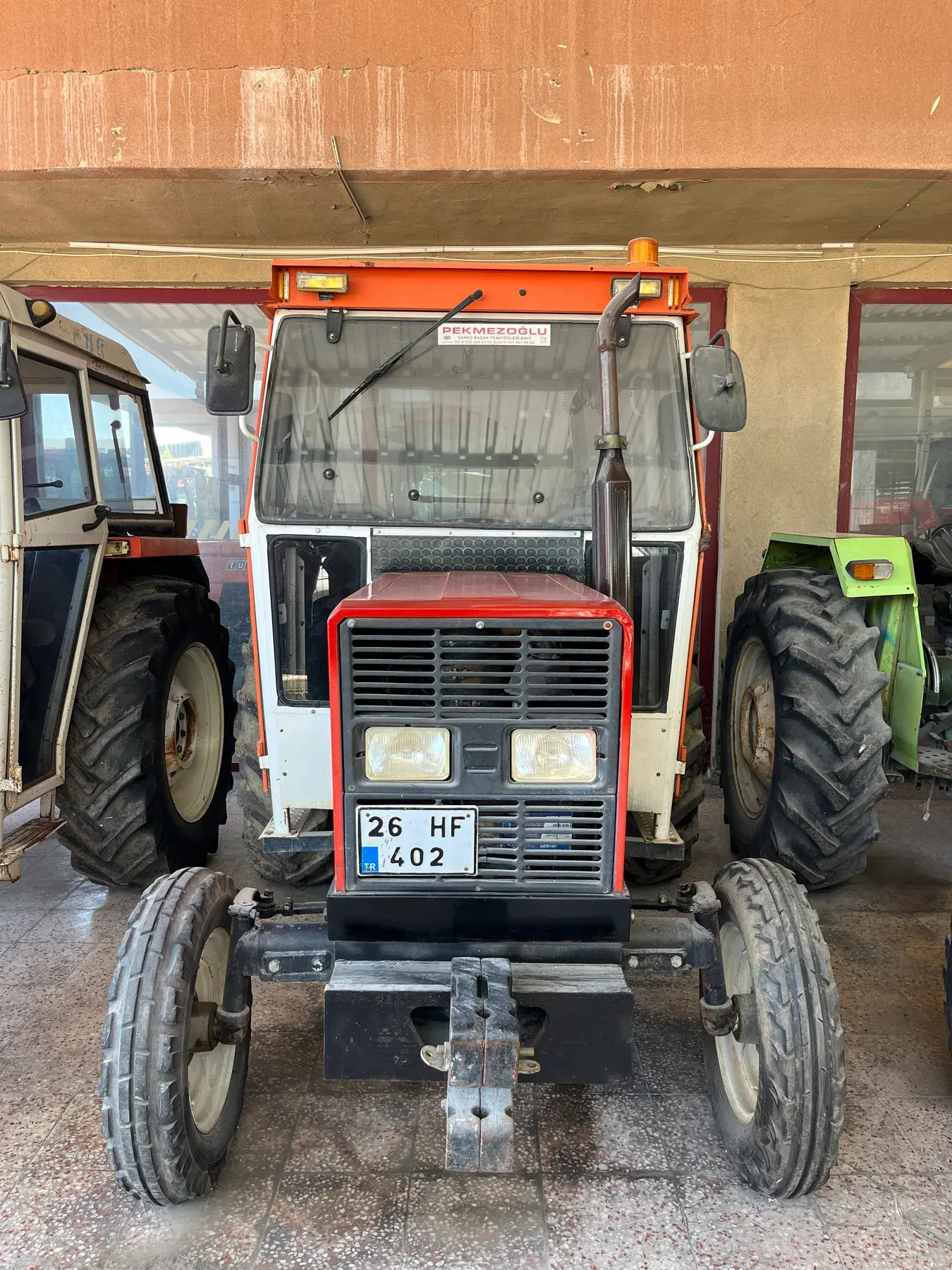 Universal 445 - 2